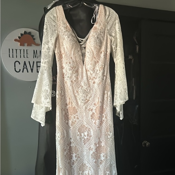 Jessica’s bridal Dresses & Skirts - Chic Ivory Lace Wedding Dress